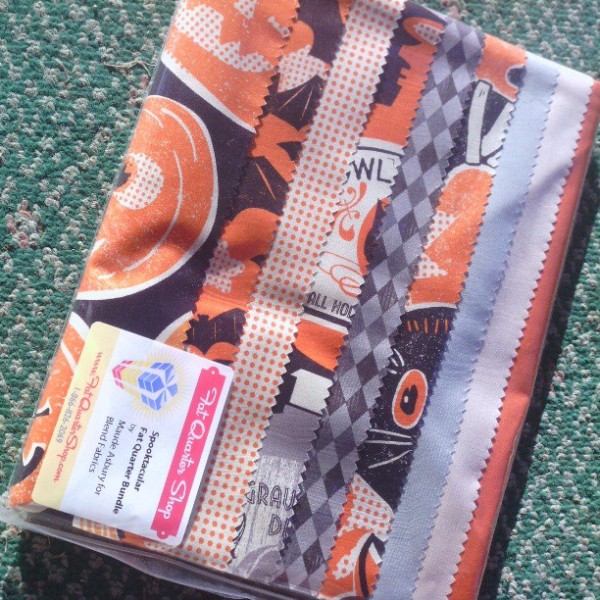 spooktacular fat quarter bundle