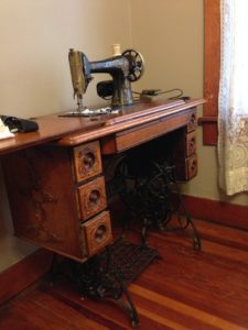 Singer 66 Treadle in #6 Cabinet